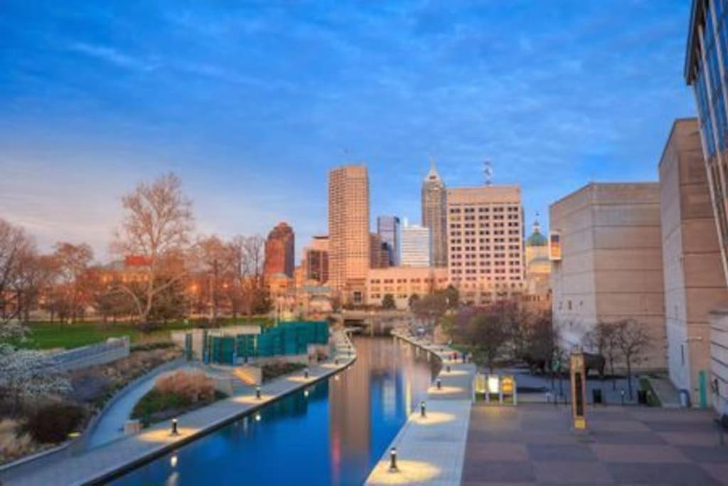 Free Parking! Downtown King Suite Lucas Oil- Conv Center Skywalk#1 Індіанаполіс Екстер'єр фото