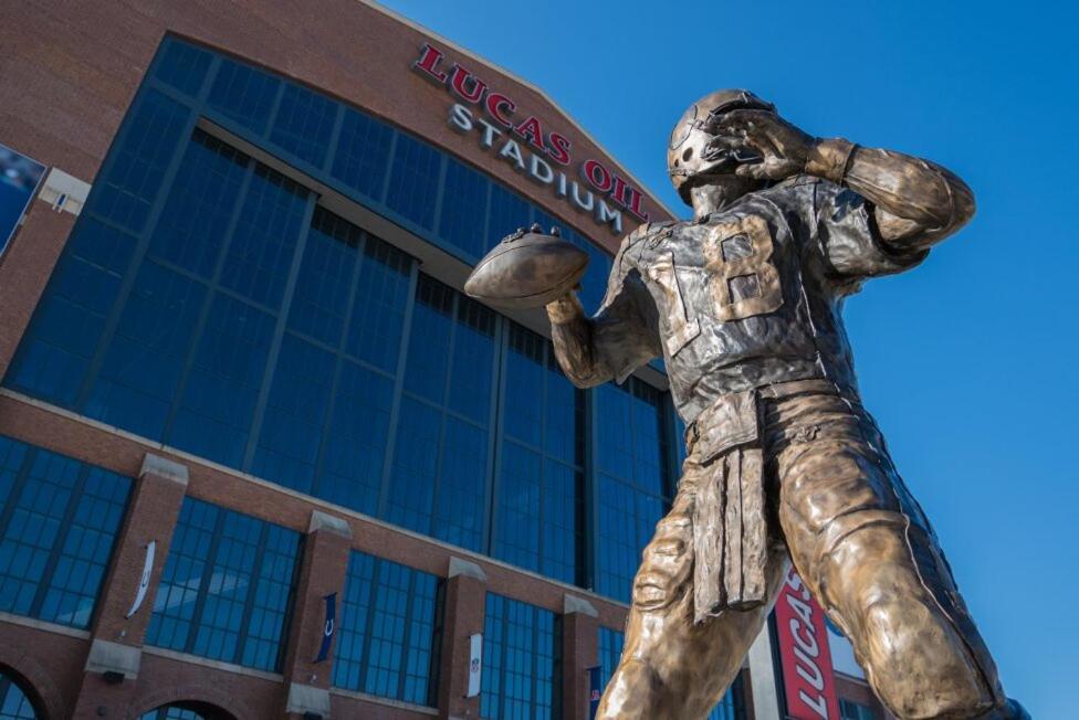 Free Parking! Downtown King Suite Lucas Oil- Conv Center Skywalk#1 Індіанаполіс Екстер'єр фото
