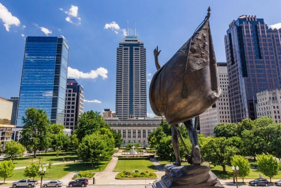 Free Parking! Downtown King Suite Lucas Oil- Conv Center Skywalk#1 Індіанаполіс Екстер'єр фото