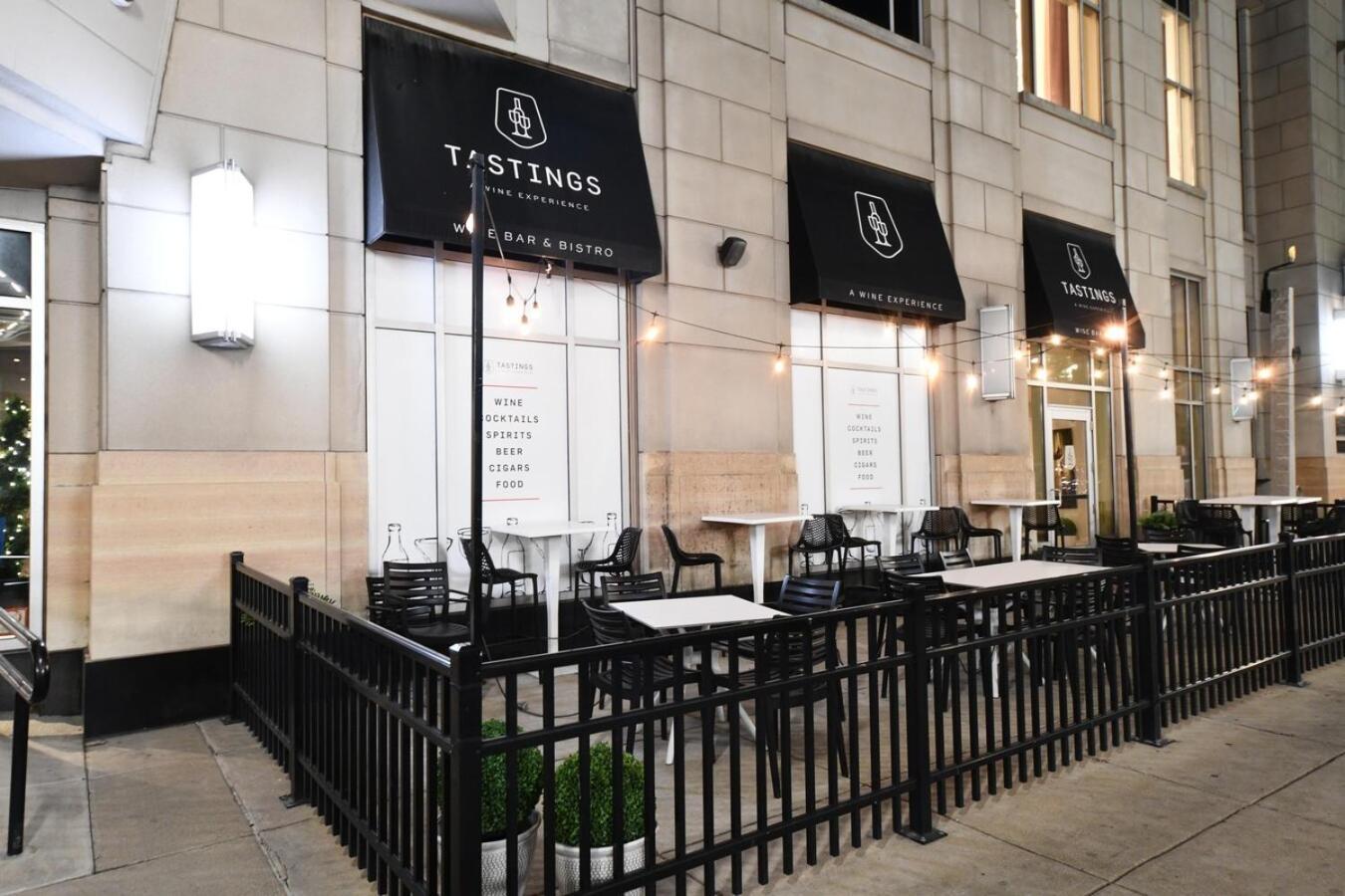 Free Parking! Downtown King Suite Lucas Oil- Conv Center Skywalk#1 Індіанаполіс Екстер'єр фото