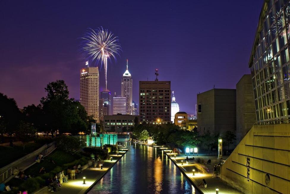 Free Parking! Downtown King Suite Lucas Oil- Conv Center Skywalk#1 Індіанаполіс Екстер'єр фото
