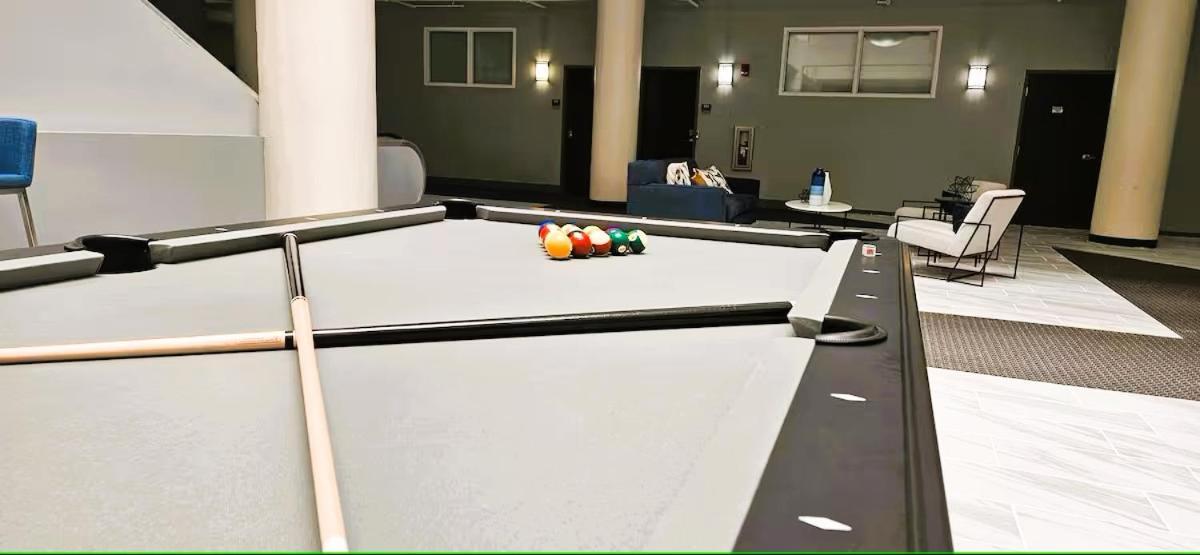 Free Parking! Downtown King Suite Lucas Oil- Conv Center Skywalk#1 Індіанаполіс Екстер'єр фото