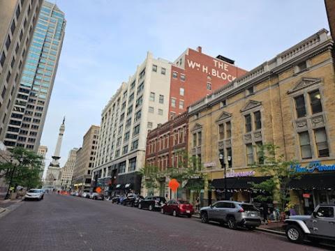 Free Parking! Downtown King Suite Lucas Oil- Conv Center Skywalk#1 Індіанаполіс Екстер'єр фото