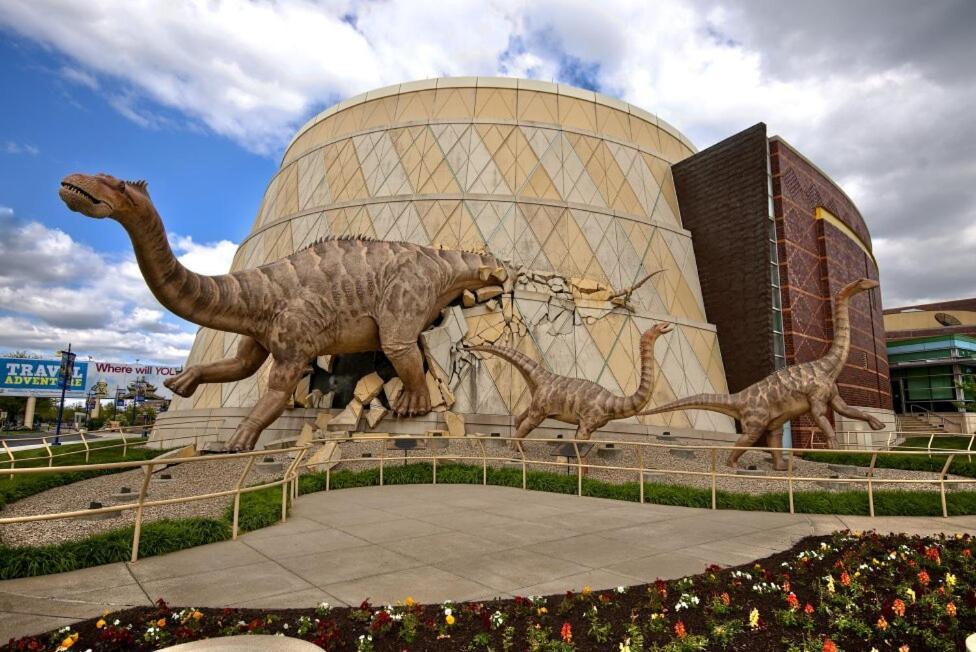 Free Parking! Downtown King Suite Lucas Oil- Conv Center Skywalk#1 Індіанаполіс Екстер'єр фото