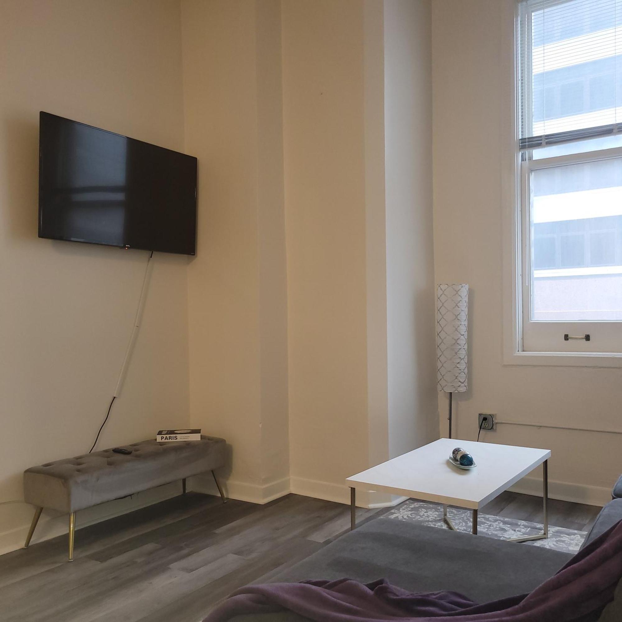 Free Parking! Downtown King Suite Lucas Oil- Conv Center Skywalk#1 Індіанаполіс Екстер'єр фото